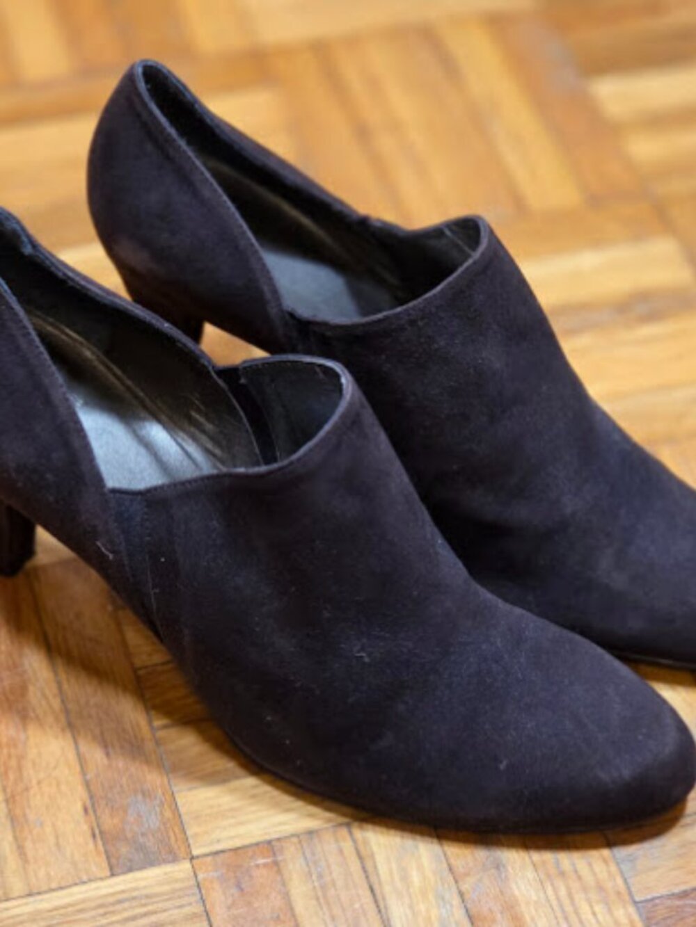Stuart Weitzman Dark Brown Suede V-Cut Shooties Bootie Pumps - 7M